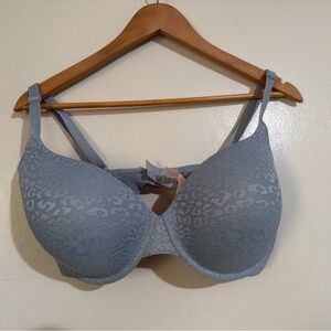 PINK Victoria's Secret Wear everywhere tshirt lightly lined Blue Lace Bra 36DDD